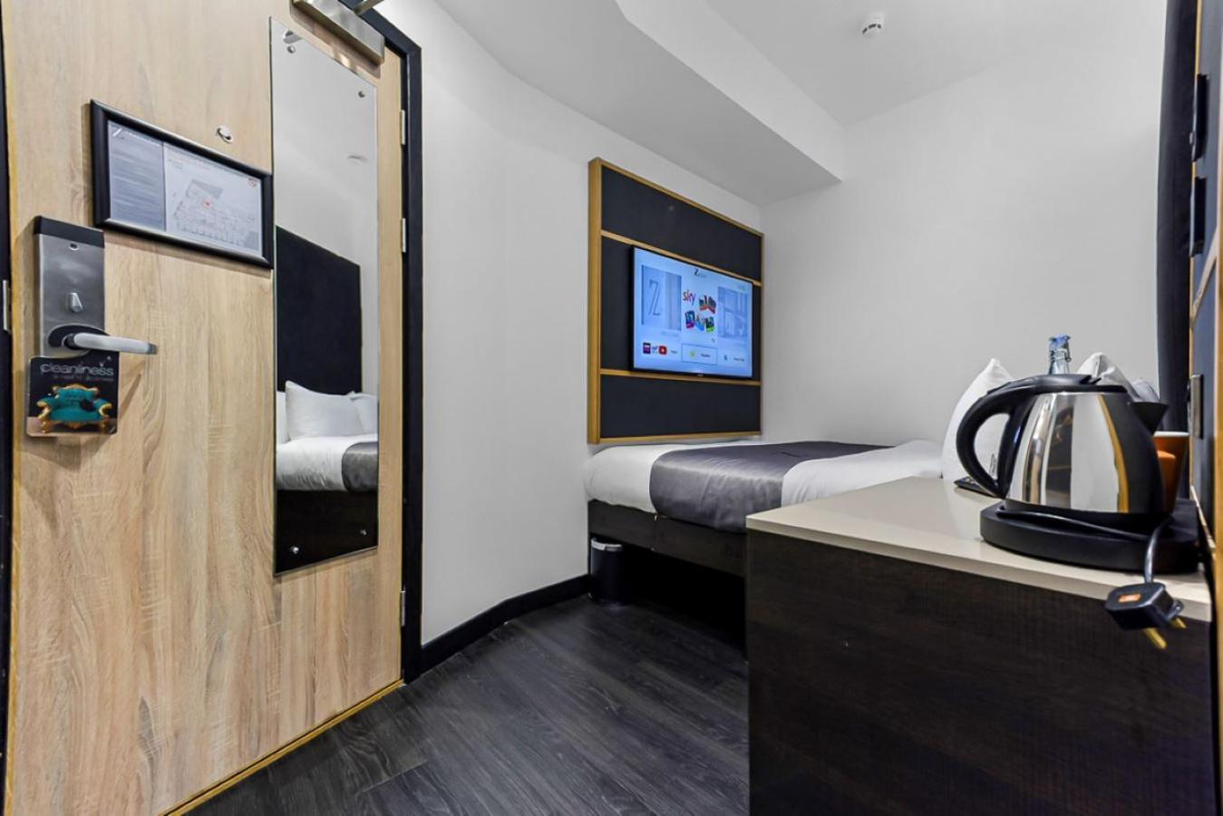 The Z Hotel Trafalgar London Bagian luar foto